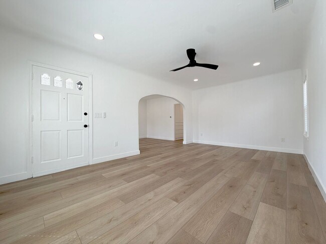 Building Photo - Alhambra Dr