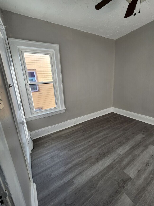 Building Photo - 120th,E.3610