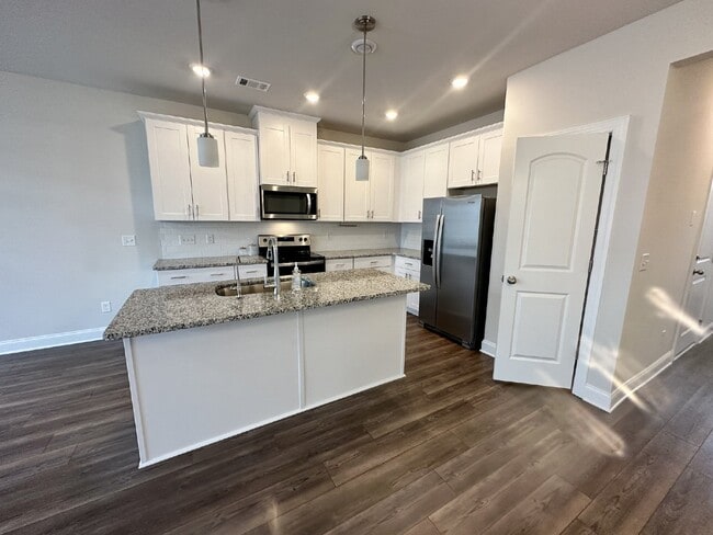 Building Photo - 304 Cheval Dr