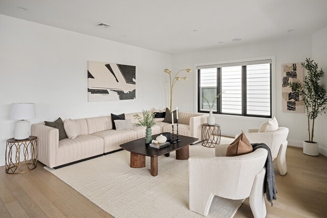 Building Photo - 51 Silver St