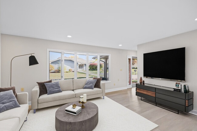 Family. Room - Pleasantwood Apartments & Townhomes