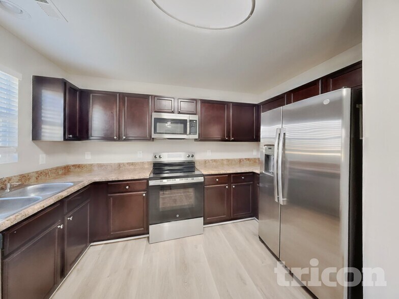 Building Photo - 3923 Carolina Cherry Dr