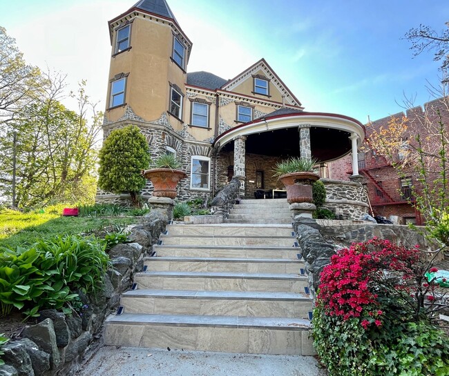 Primary Photo - 161 Park Hill Ave