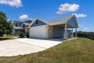 Building Photo - 205 Four Star Dr