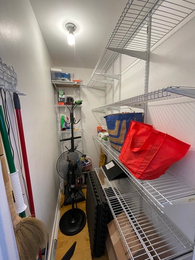 Building Photo - 3900 N Lake Shore Dr