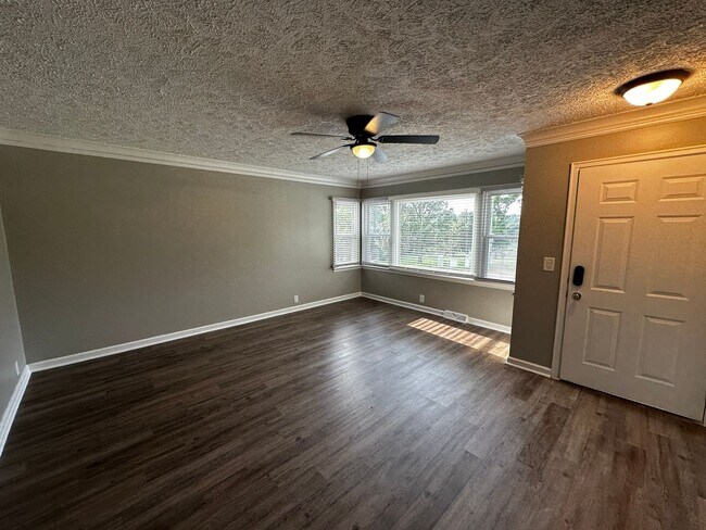 Building Photo - Beautiful home near Aksarben!