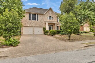 Building Photo - Charming Home in the Coveted River Place C...