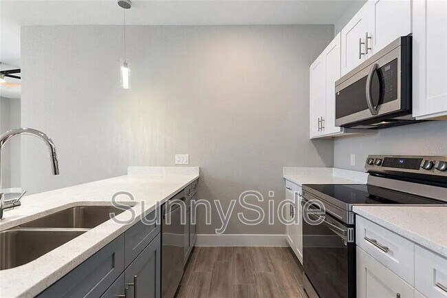 Building Photo - 806 Colville Dr