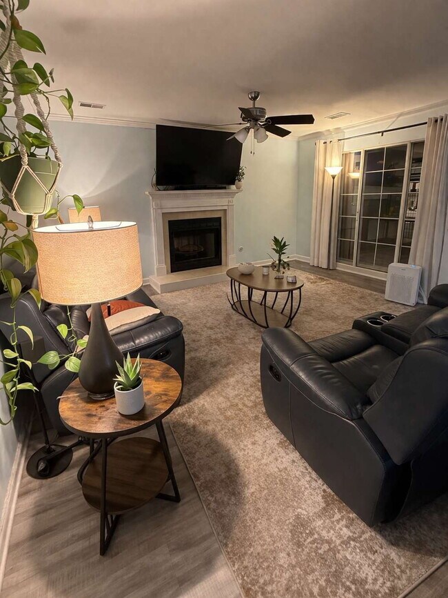 Building Photo - 4BD Home in Heart of Mt. Pleasant- Center Lake