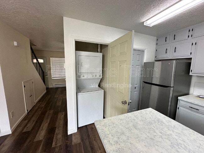 Building Photo - 285 W 600 N