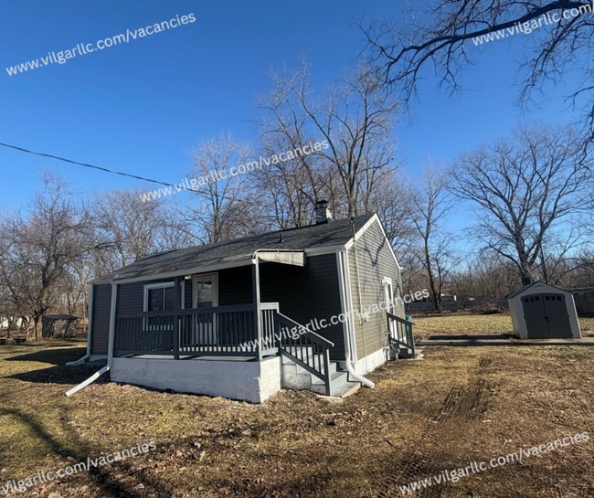 Building Photo - Newly Renovated 2-Bedroom • 1-Bathroom Home.