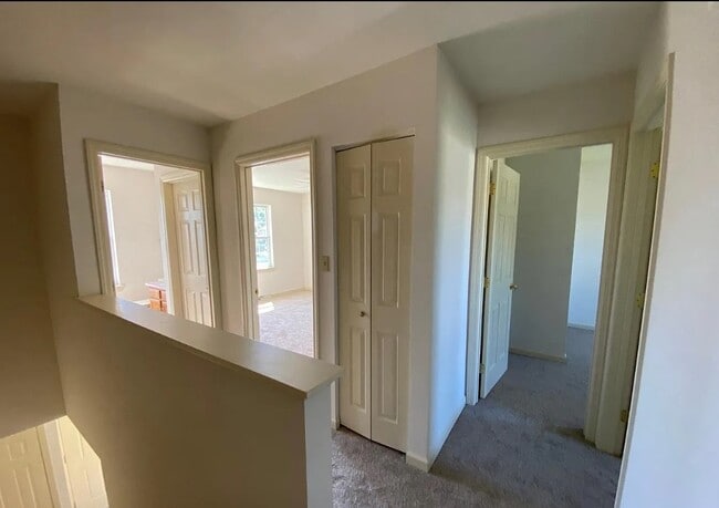 Building Photo - 6605 Hollow Dr