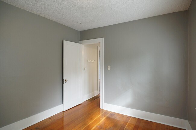 Building Photo - 329 Renton Ave S