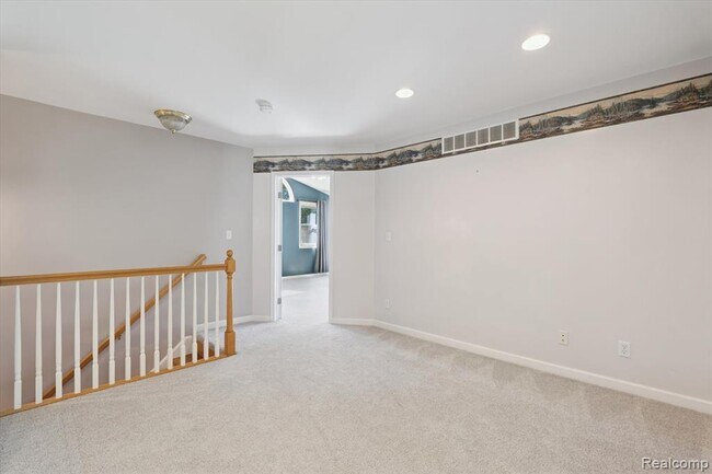 Building Photo - 2860 E Coon Lake Rd