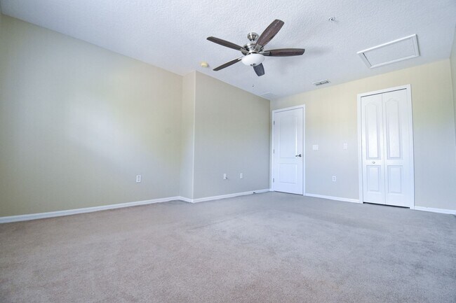 Building Photo - Beautiful 3 Bedroom 2.5 Bath 2 Story Key W...
