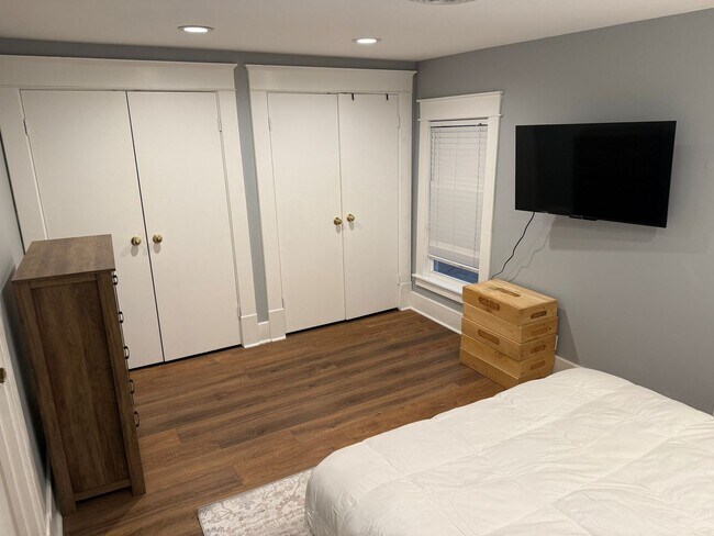 Building Photo - 1515 1/2 S Carson Ave