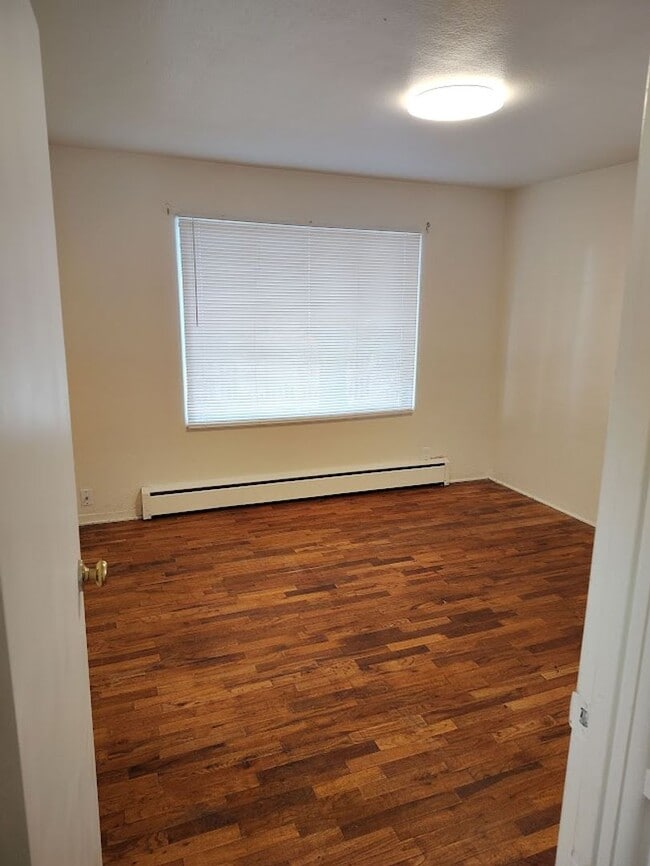 Building Photo - Spacious 4-Bedroom / 2-Bath Home with Stun...