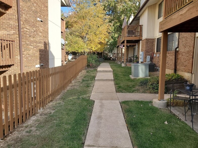 Building Photo - 1531 Springlet Ct