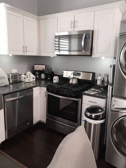 Dishwasher/ Range - 3437 Caspian Dr