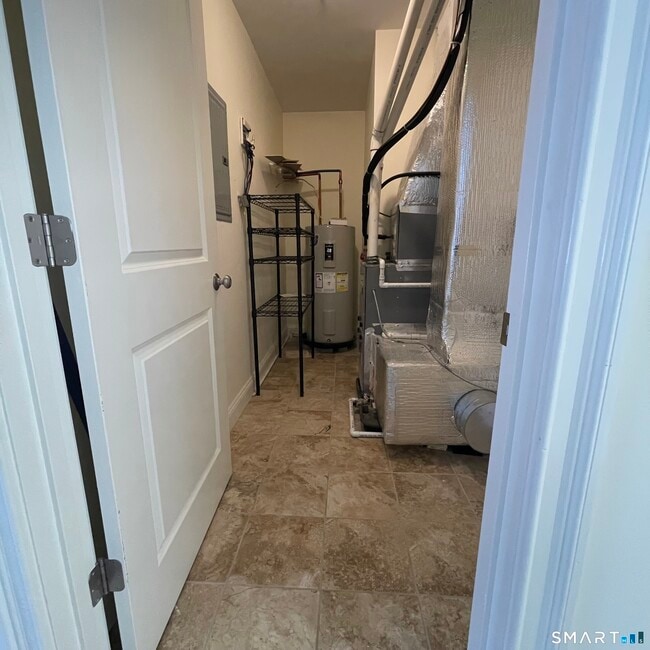 Building Photo - 157 W Main St