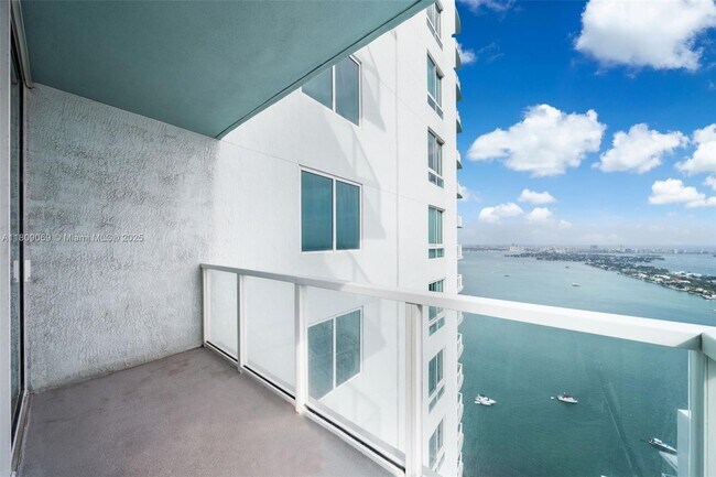 Building Photo - 1900 N Bayshore Dr