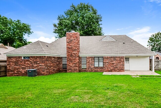 Building Photo - 5599 Annandale Dr