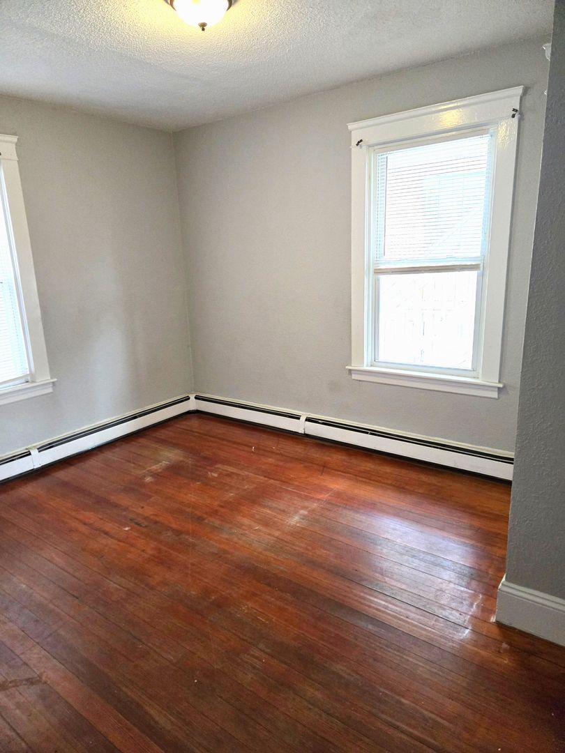 Building Photo - 883 Dexter St