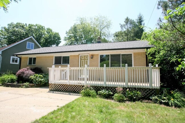 Building Photo - 5800 Paramus