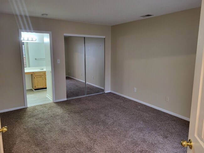 Building Photo - ADKINS RESERVE/SUMMERWIND