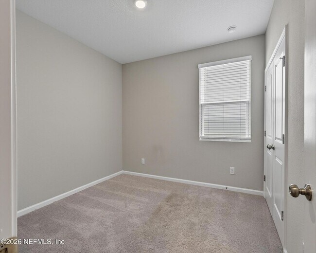 Building Photo - 14757 Cashew Ave