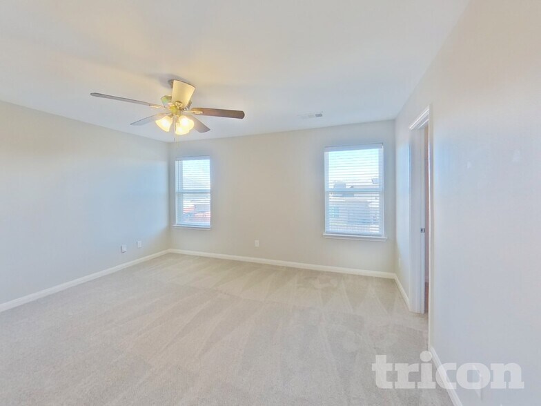 Building Photo - 1010 Stanwyck Ave