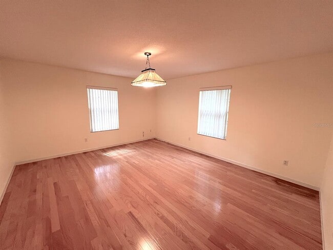 Building Photo - 87 Rose Dr