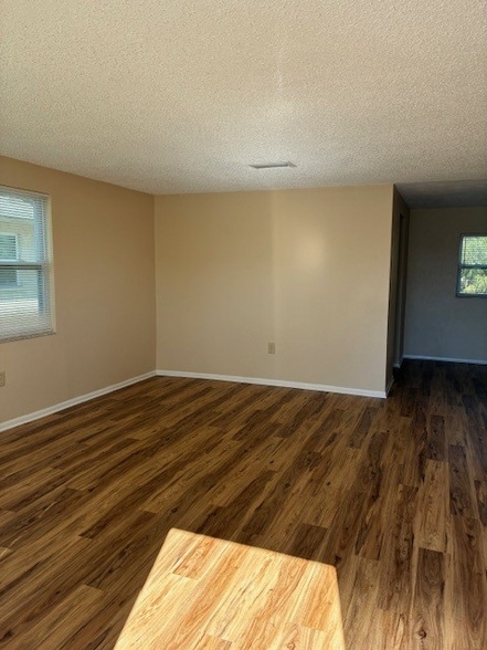 Building Photo - 823 Winter Garden Dr