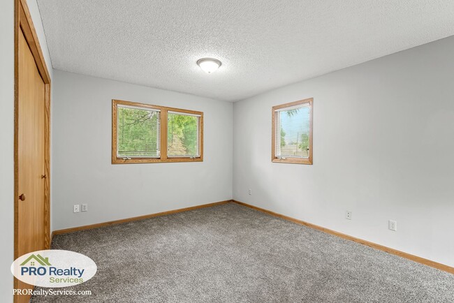 Building Photo - 3 Bedroom Home **50% off December's Rent with a December 2025 Move In**