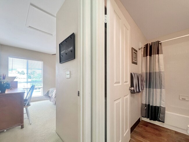 Building Photo - 2 Bedroom 2 Bathroom Fully Furnished secon...