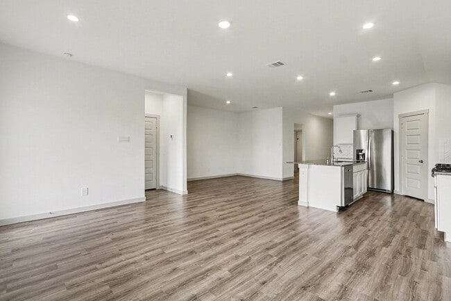 Building Photo - 9926 Palm Royal Dr