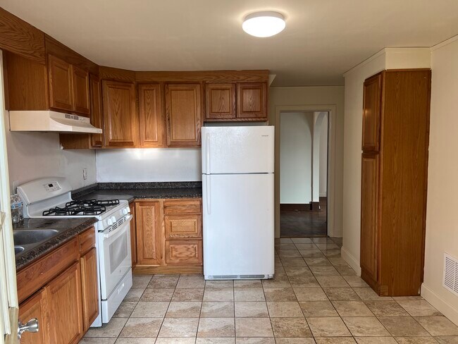 Building Photo - 29 Richardson Ave