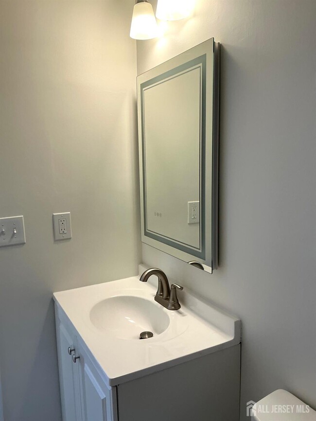 Building Photo - 246 Hyde Park Rd