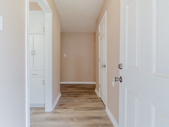 Building Photo - 510 Alison St