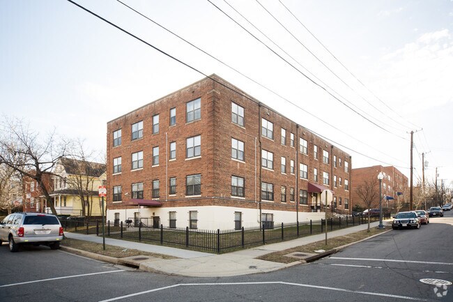 Primary Photo - 700 Madison St NW