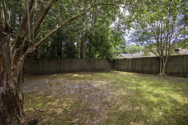 Building Photo - 776 Whitney Dr