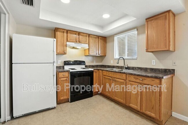 Building Photo - 2701 E Beck Ln