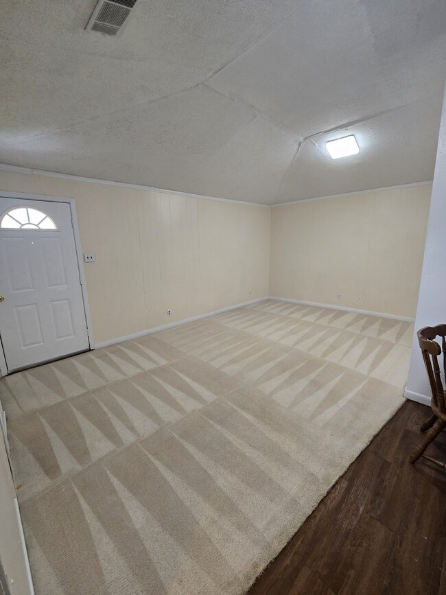 Building Photo - 619 Morrell St