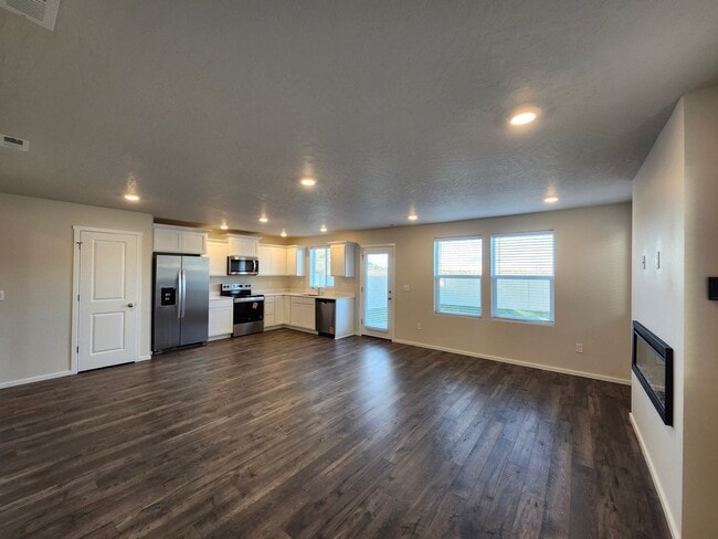 Building Photo - Beautiful & Brand New! 3 Bedroom, 2.5 Bath-Washer & Dryer Included!