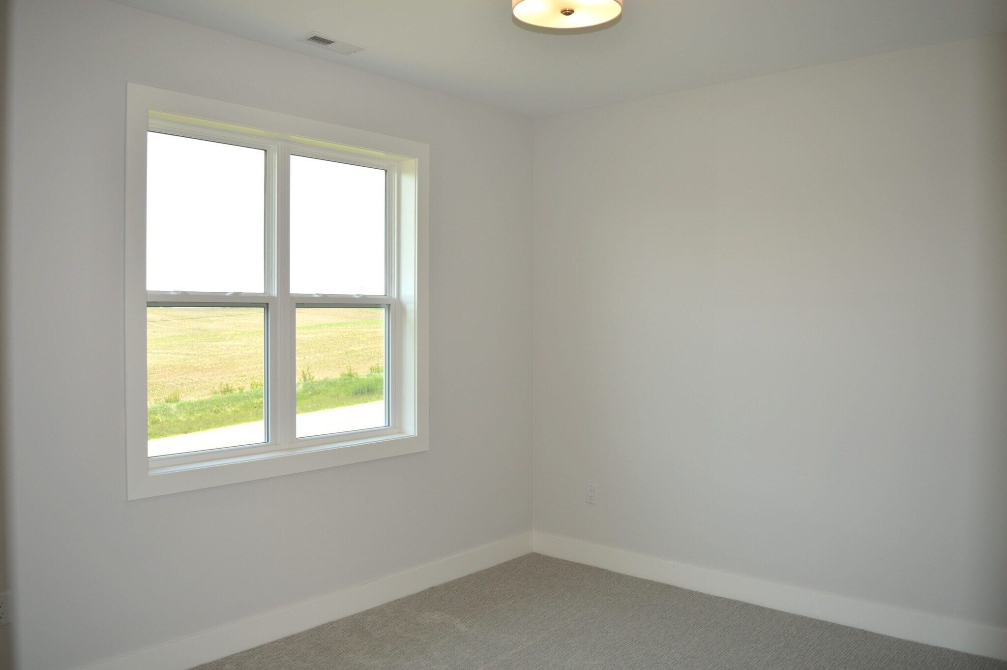 Building Photo - 219 3rd Ave