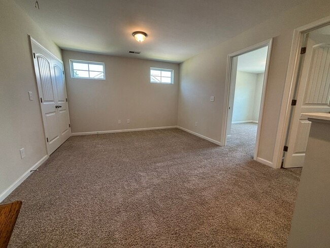 Building Photo - 377 Baymont Dr