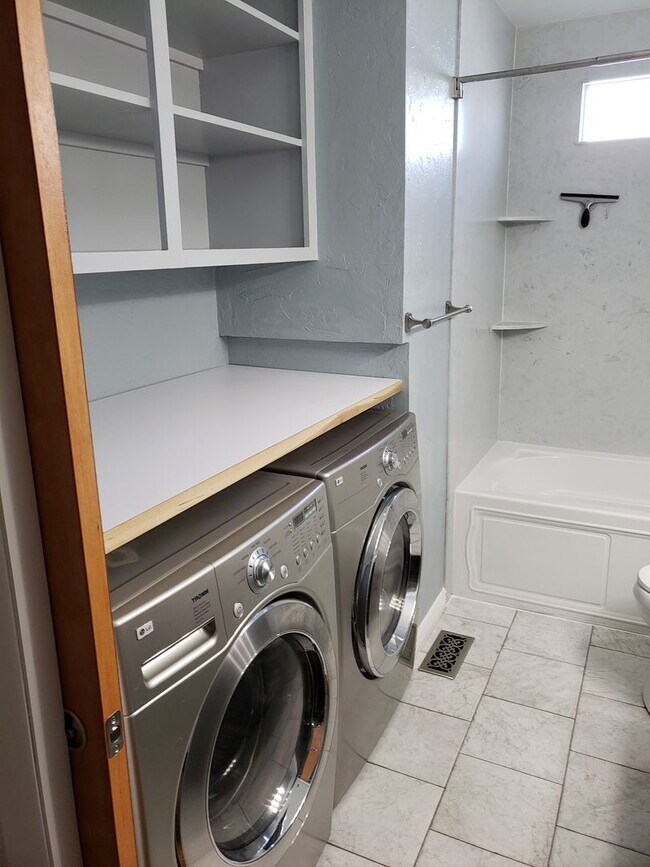 Building Photo - 3 bedroom 1 bath *****Great location!