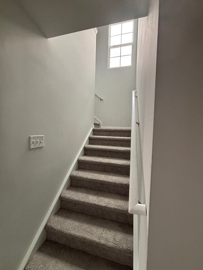 Building Photo - 364 Hardwick Dr