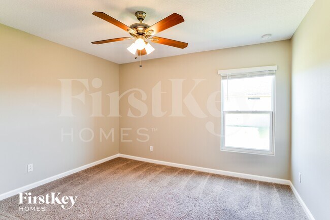 Building Photo - 1082 SW Bianca Ave