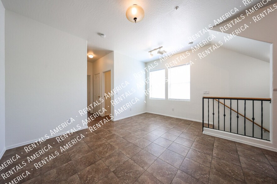Building Photo - 747 N Port Dr